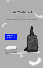 Black crossbody bag with text indicating weight and fiber material on a gray background